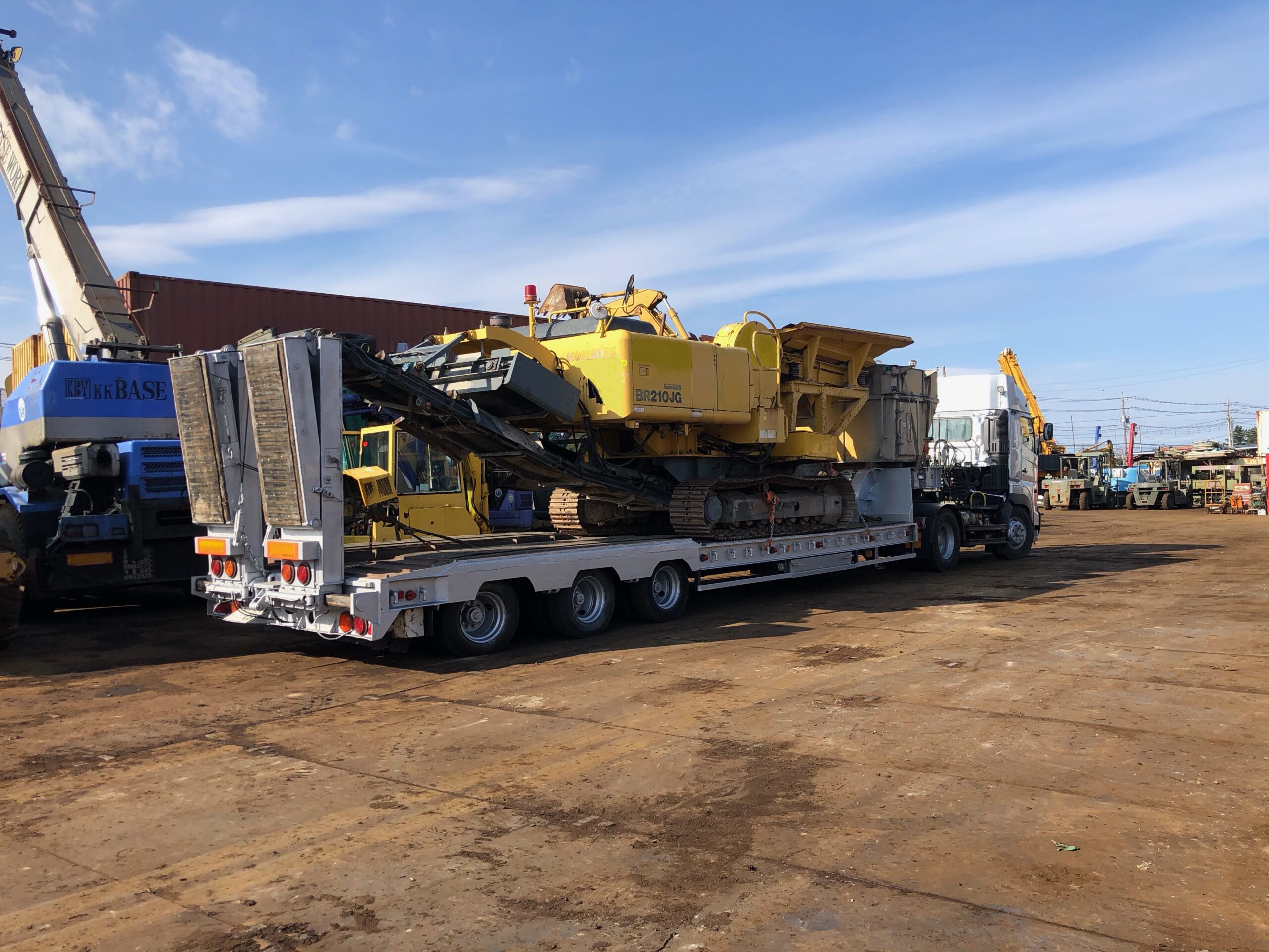 株式会社ワイズオートモービル 特殊車両 重機運搬車 整備 架装 販売